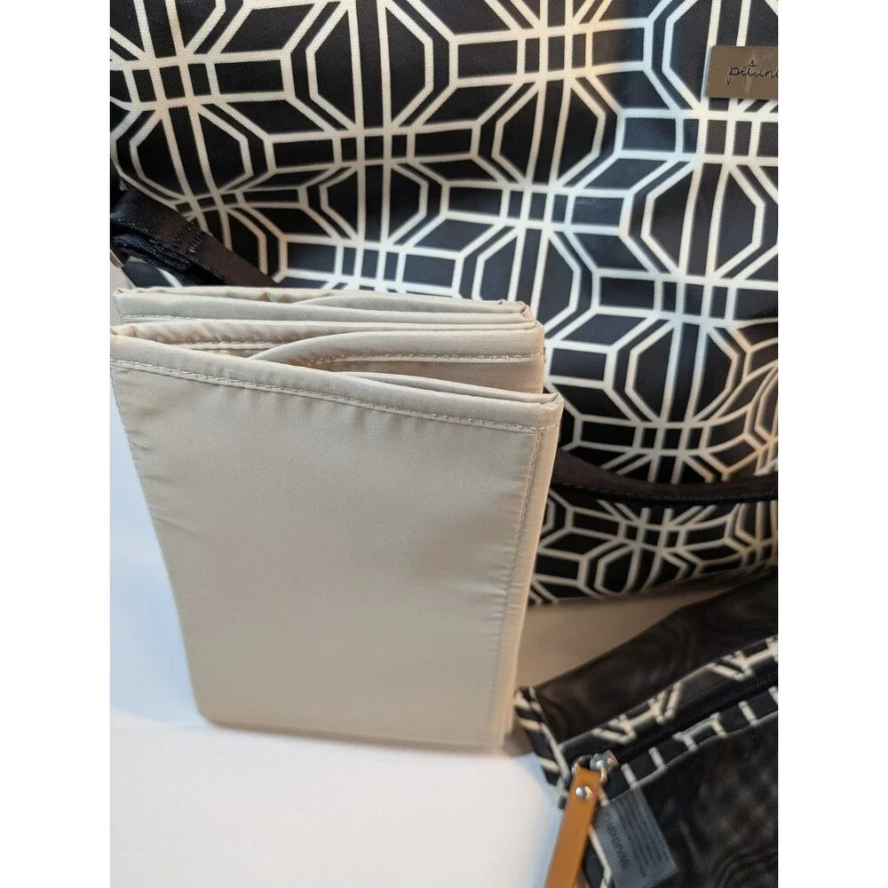 Petunia Pickle Bottom Downtown Tote Diaper Duffle Bag Weekender Travel Bag